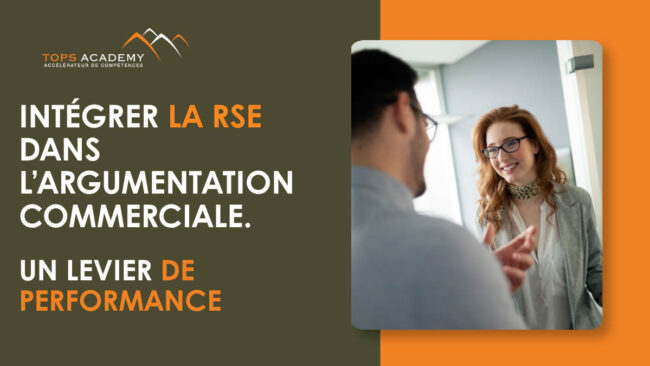 Une commerciale échangeant sur la stratégie RSE avec un client